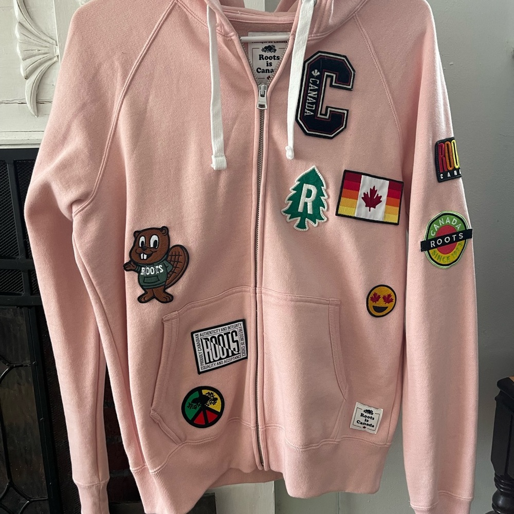 ROOTS Canada NWT rare Patches fully zip up hoody.